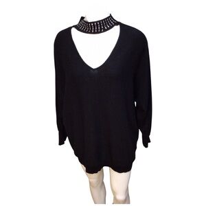 Relaxed Black V-Neck Sweater Essential Knit